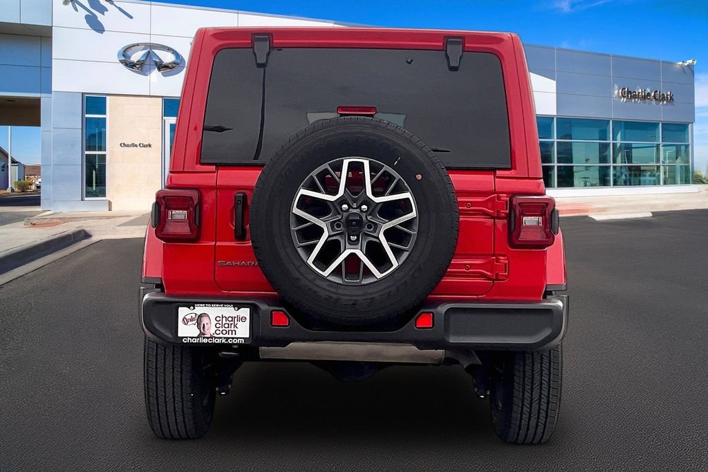 Used 2025 Jeep Wrangler Unlimited Sahara AWD/4WD image 4