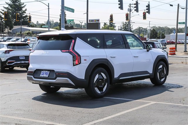 New 2026 Kia EV9 Light image 17