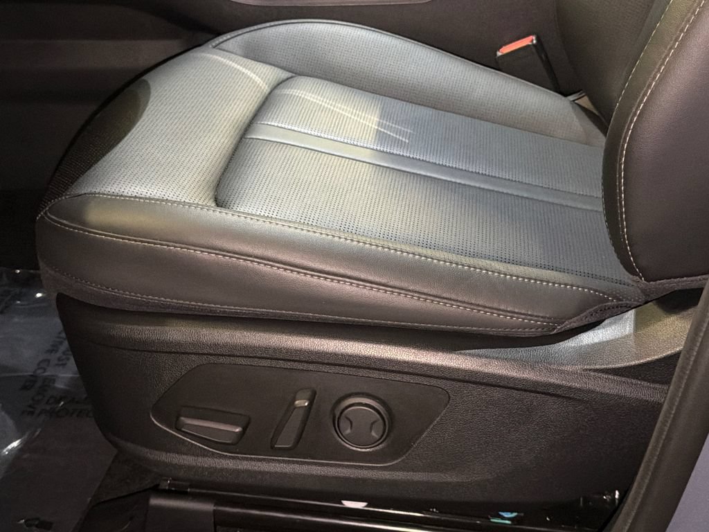 Certified 2025 Kia Sorento EX w/ Panoramic Sunroof Package FWD image 24