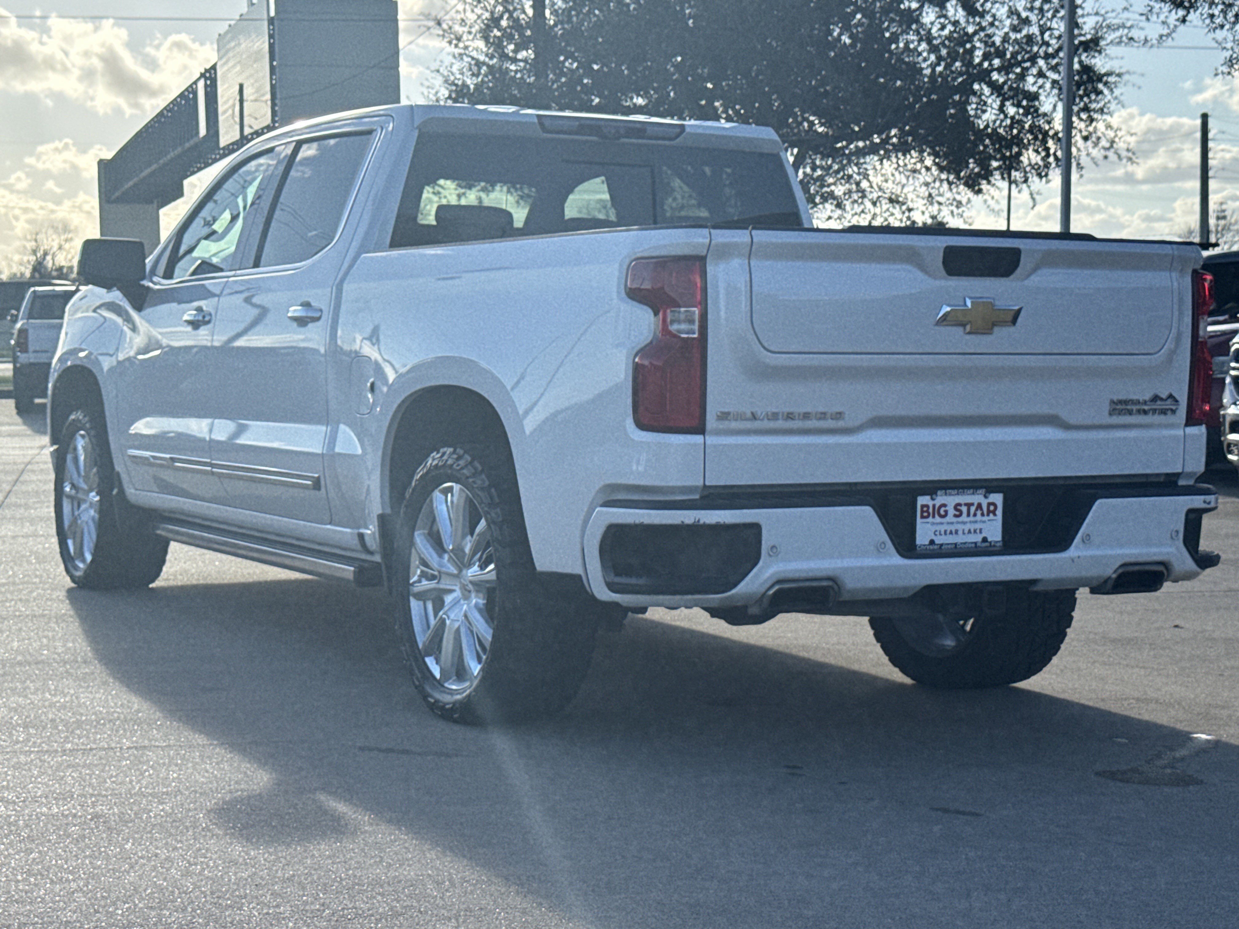 Used 2024 Chevrolet Silverado 1500 High Country w/ Technology Package image 9