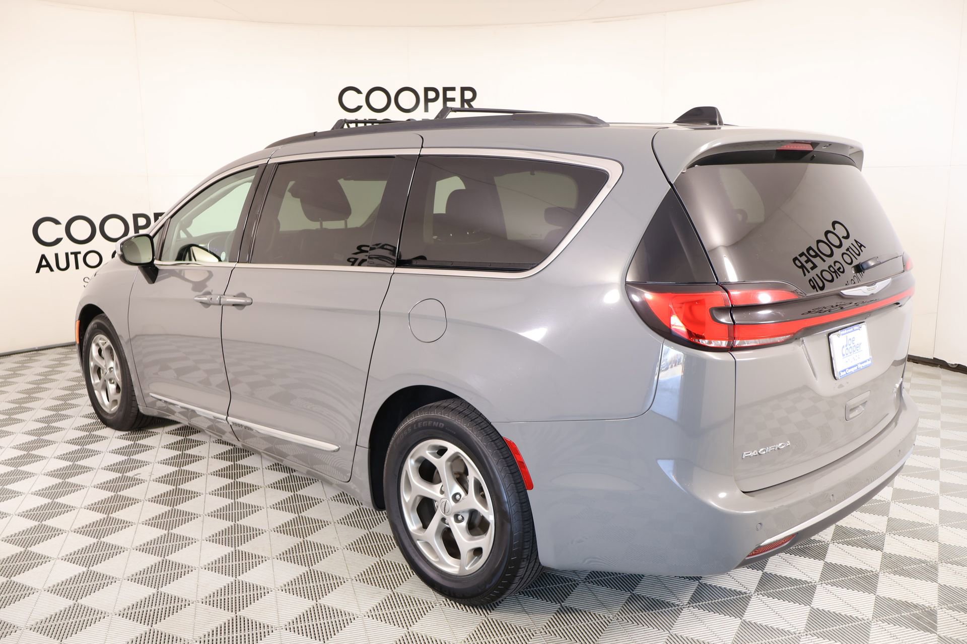 Used 2023 Chrysler Pacifica Limited image 24