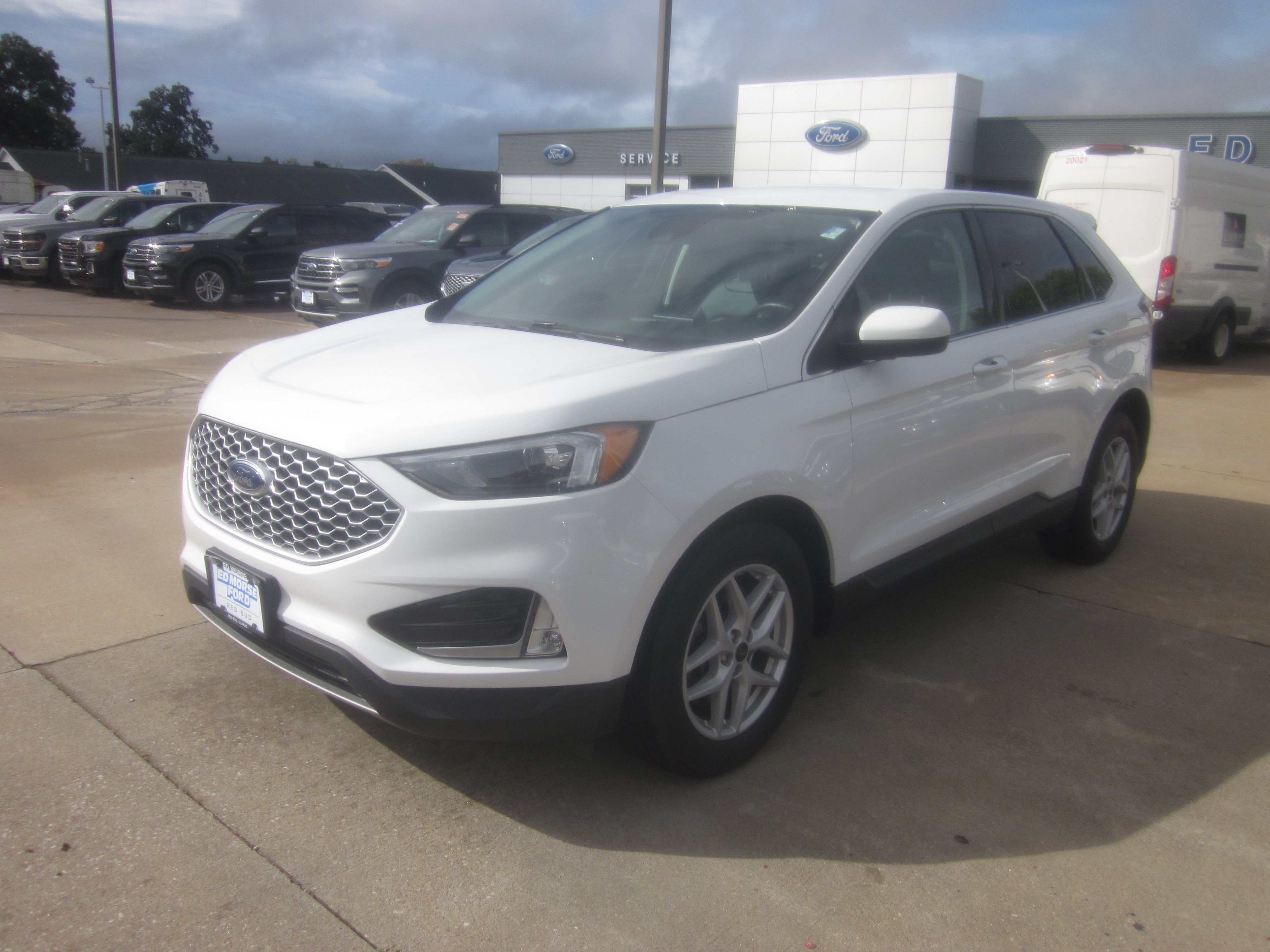 Used 2024 Ford Edge SEL w/ Convenience Package AWD/4WD image 3