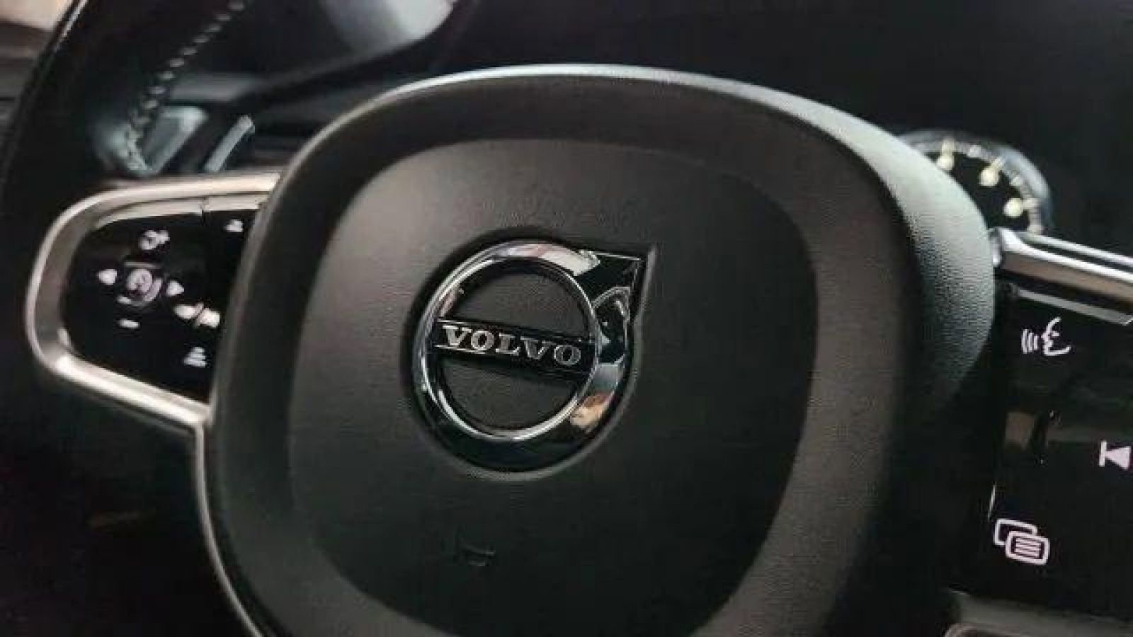 Used 2018 Volvo XC90 T5 Momentum w/ Convenience Package AWD/4WD image 26