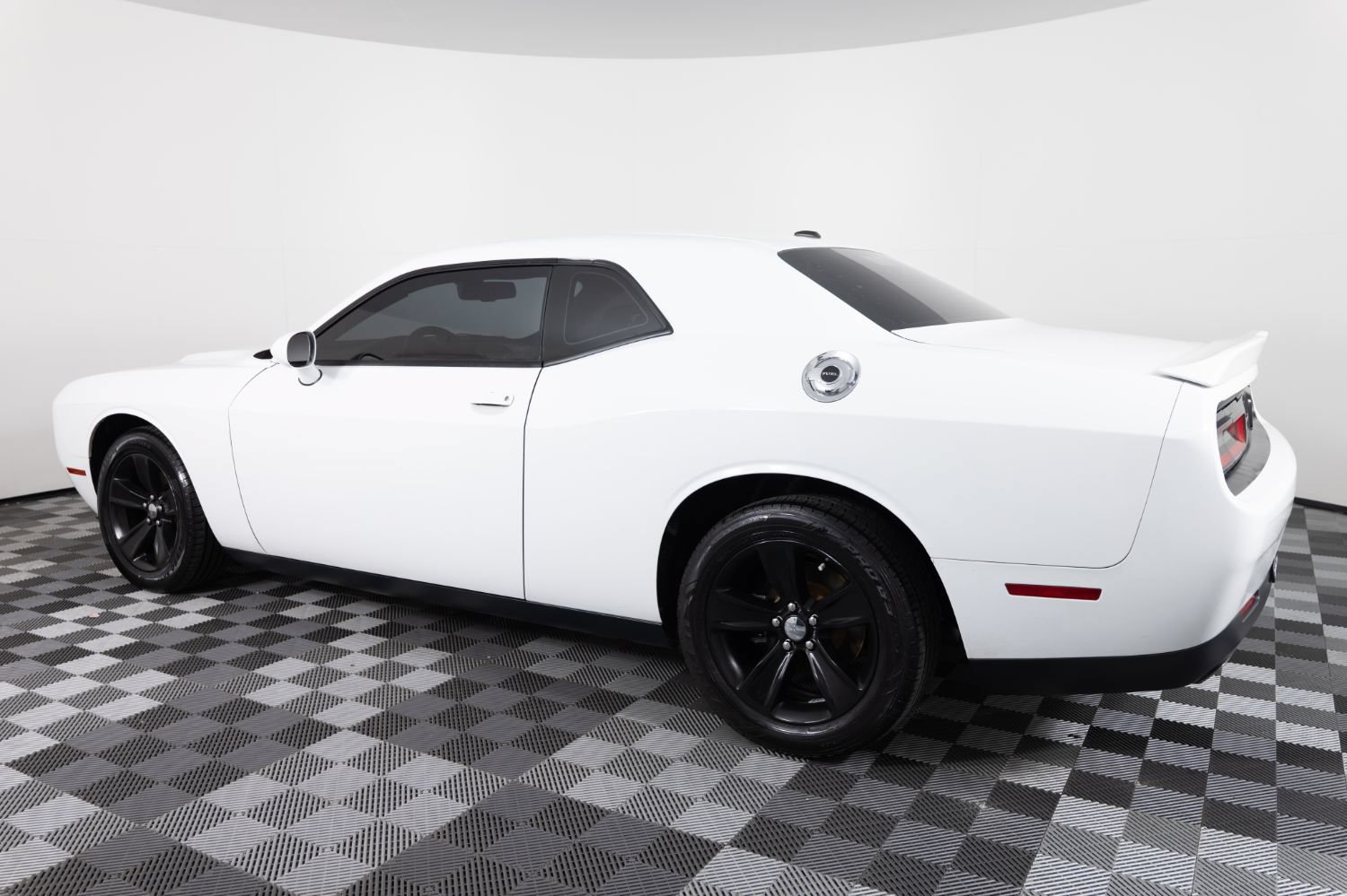 Used 2018 Dodge Challenger SXT RWD image 4