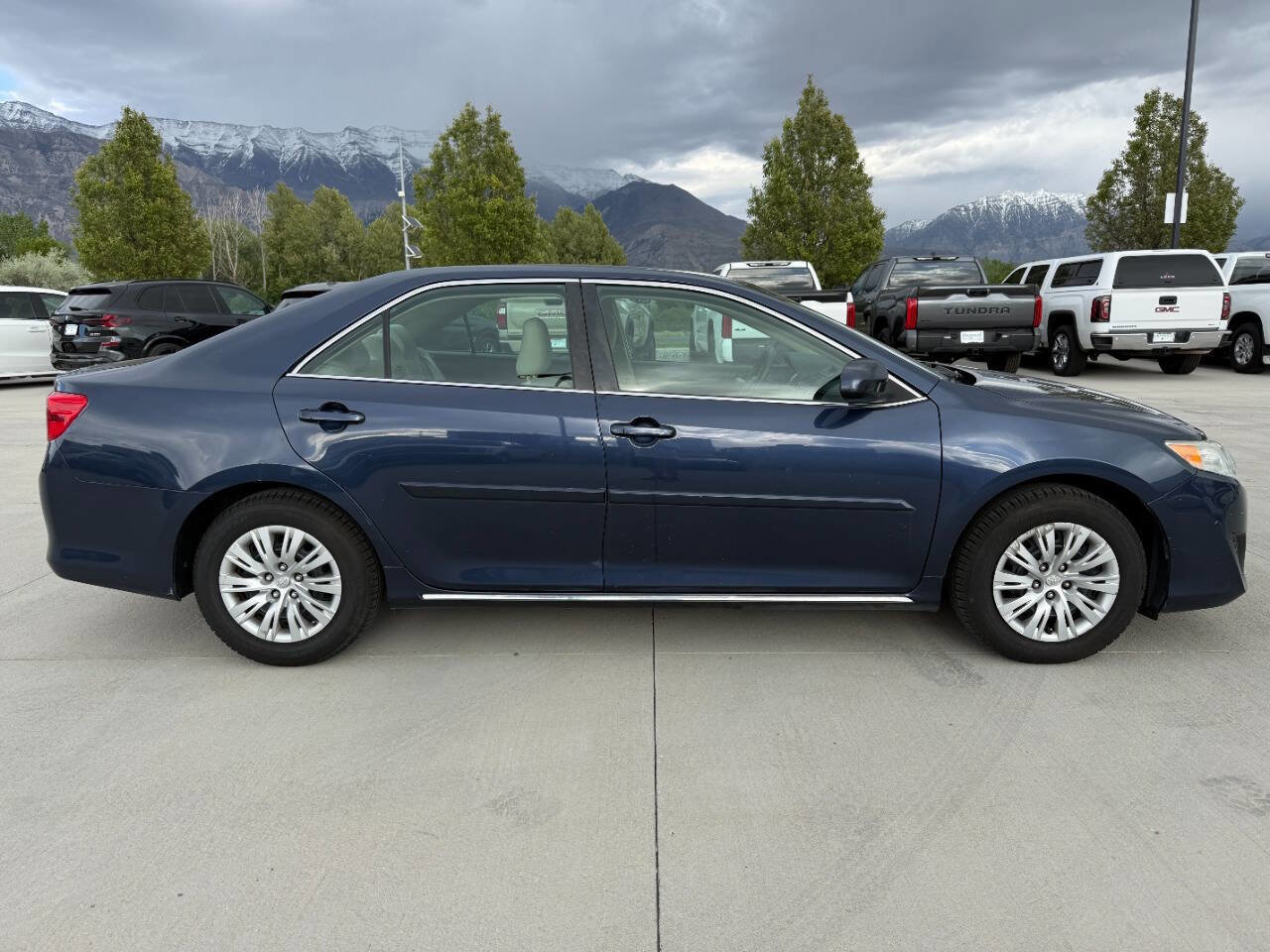 Used 2014 Toyota Camry LE FWD image 2