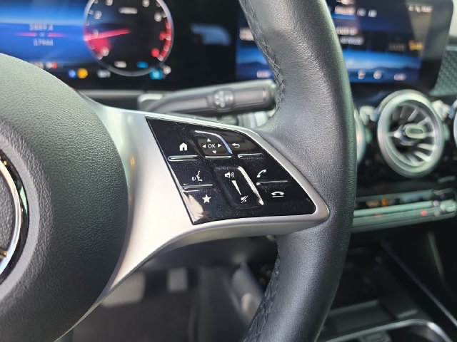 Used 2024 Mercedes-Benz GLB 250 image 21