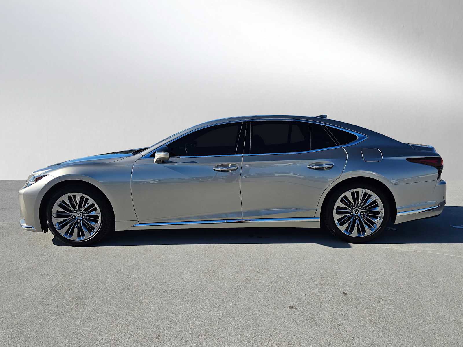Used 2022 Lexus LS 500 w/ Cold Weather Package (CK) RWD image 6