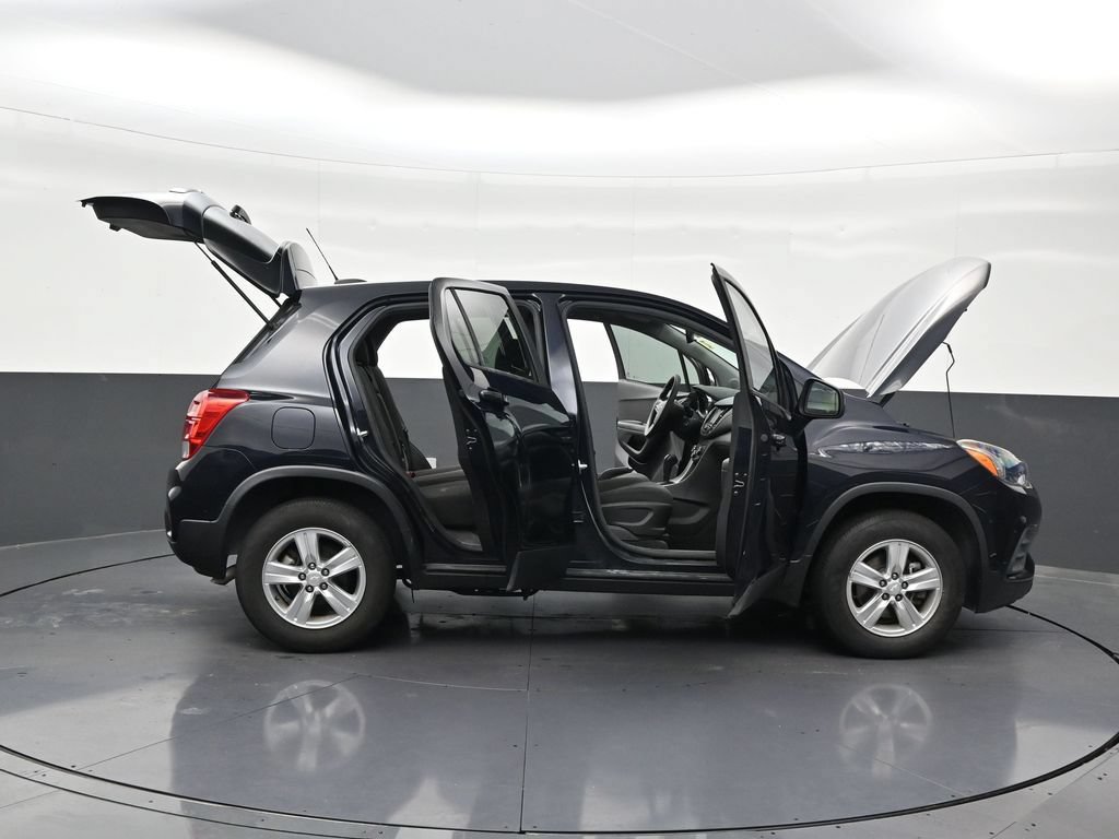 Used 2022 Chevrolet Trax LS AWD/4WD image 32