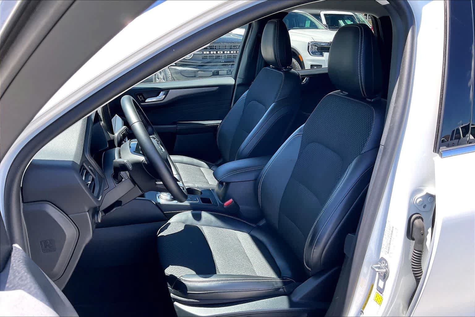 Used 2025 Ford Escape SE FWD image 11