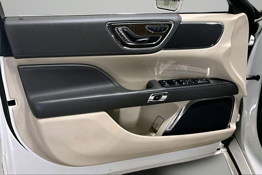 Used 2019 Lincoln Continental Select w/ Continental Climate Package image 20