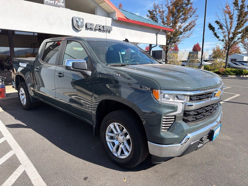 Used 2025 Chevrolet Silverado 1500 LT AWD/4WD image 3