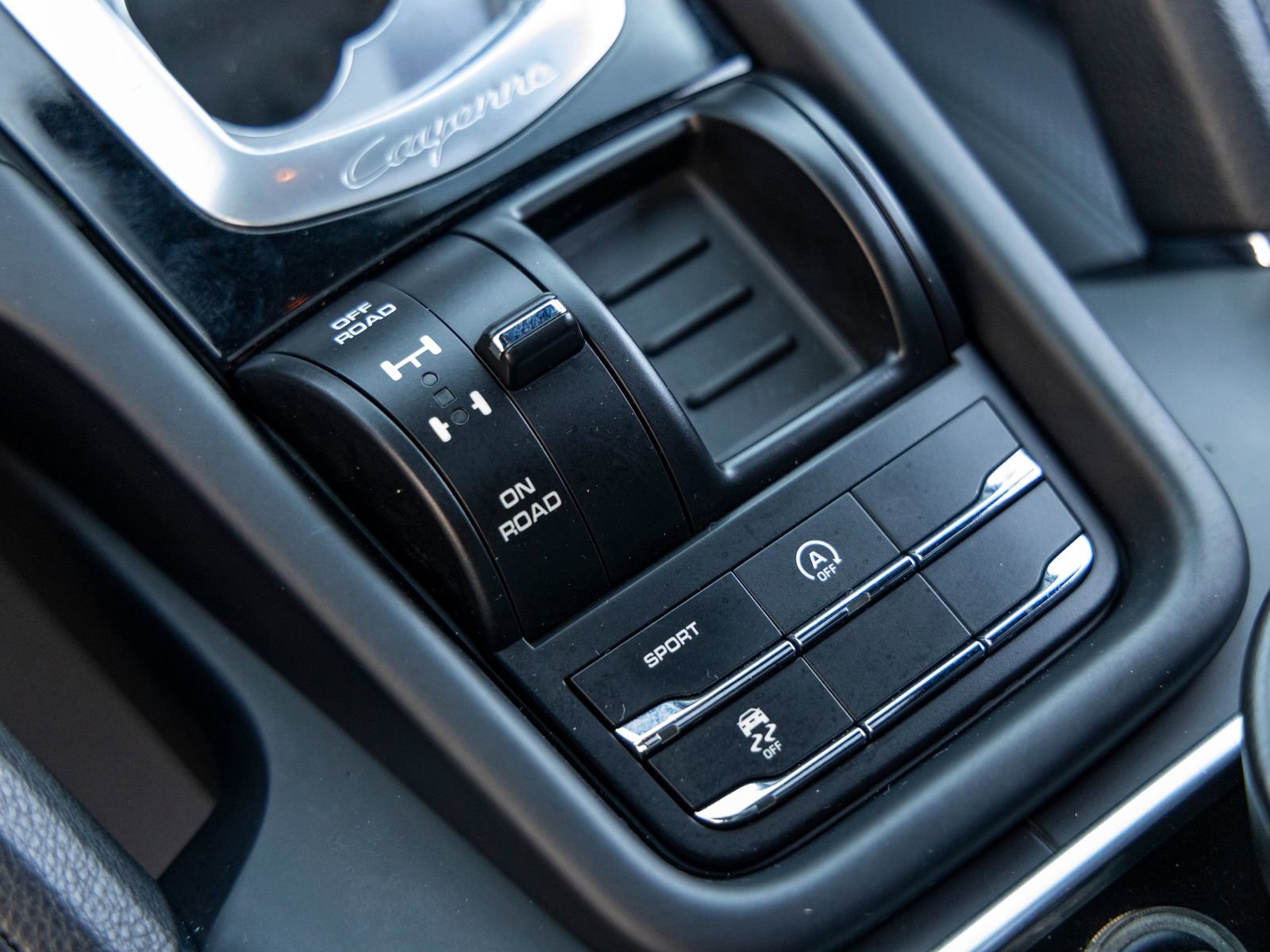 Used 2016 Porsche Cayenne image 38