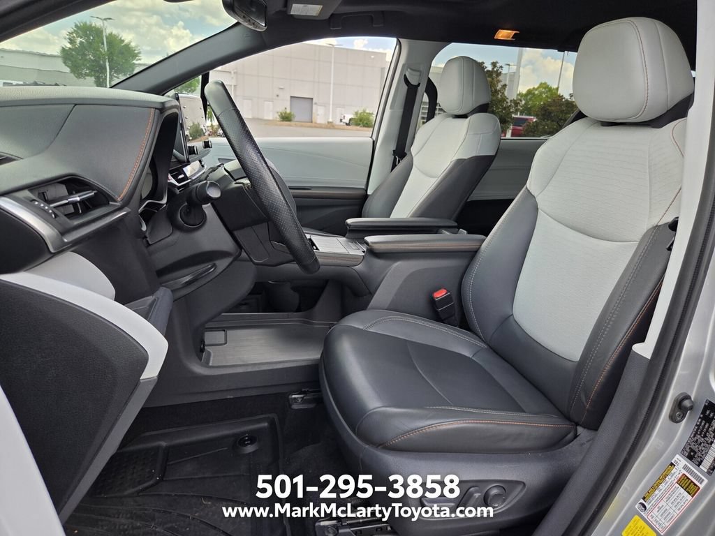 Used 2021 Toyota Sienna XSE w/ XSE Plus Package FWD image 9