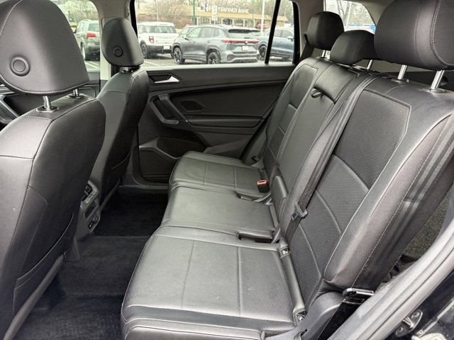 Used 2020 Volkswagen Tiguan SE image 16