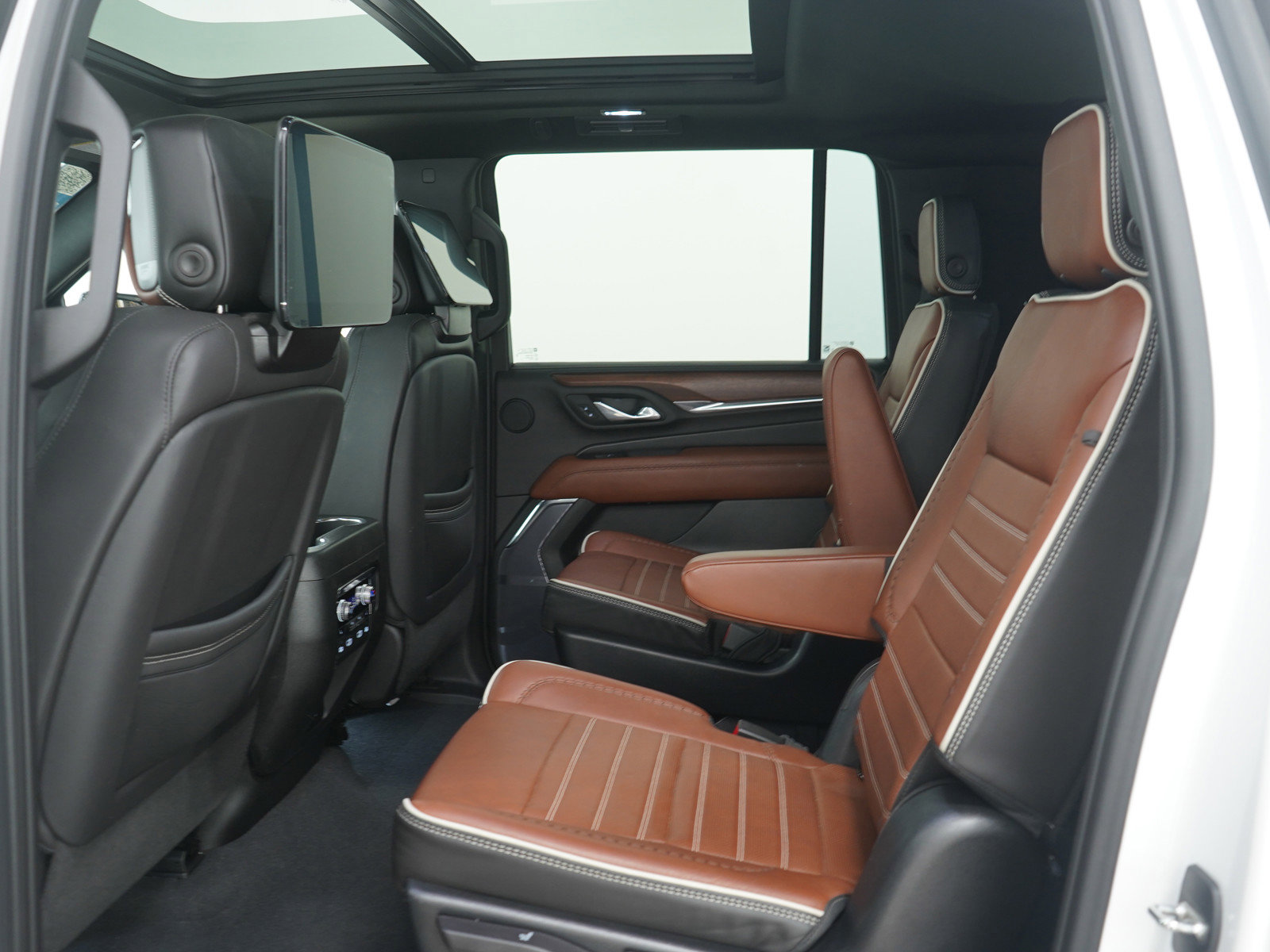 Used 2023 GMC Yukon XL Denali Ultimate image 18