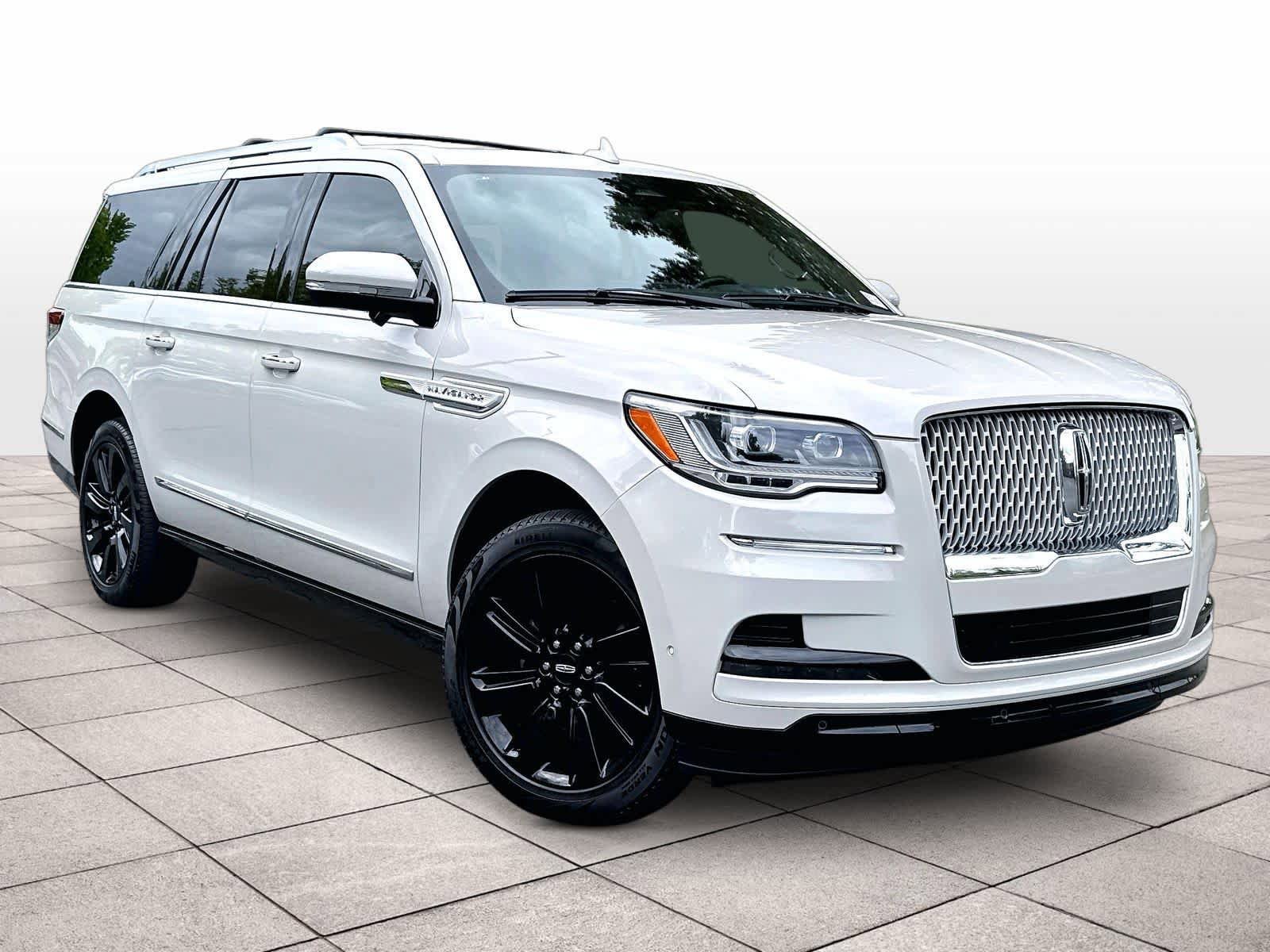Used 2024 Lincoln Navigator L Reserve AWD/4WD image 2