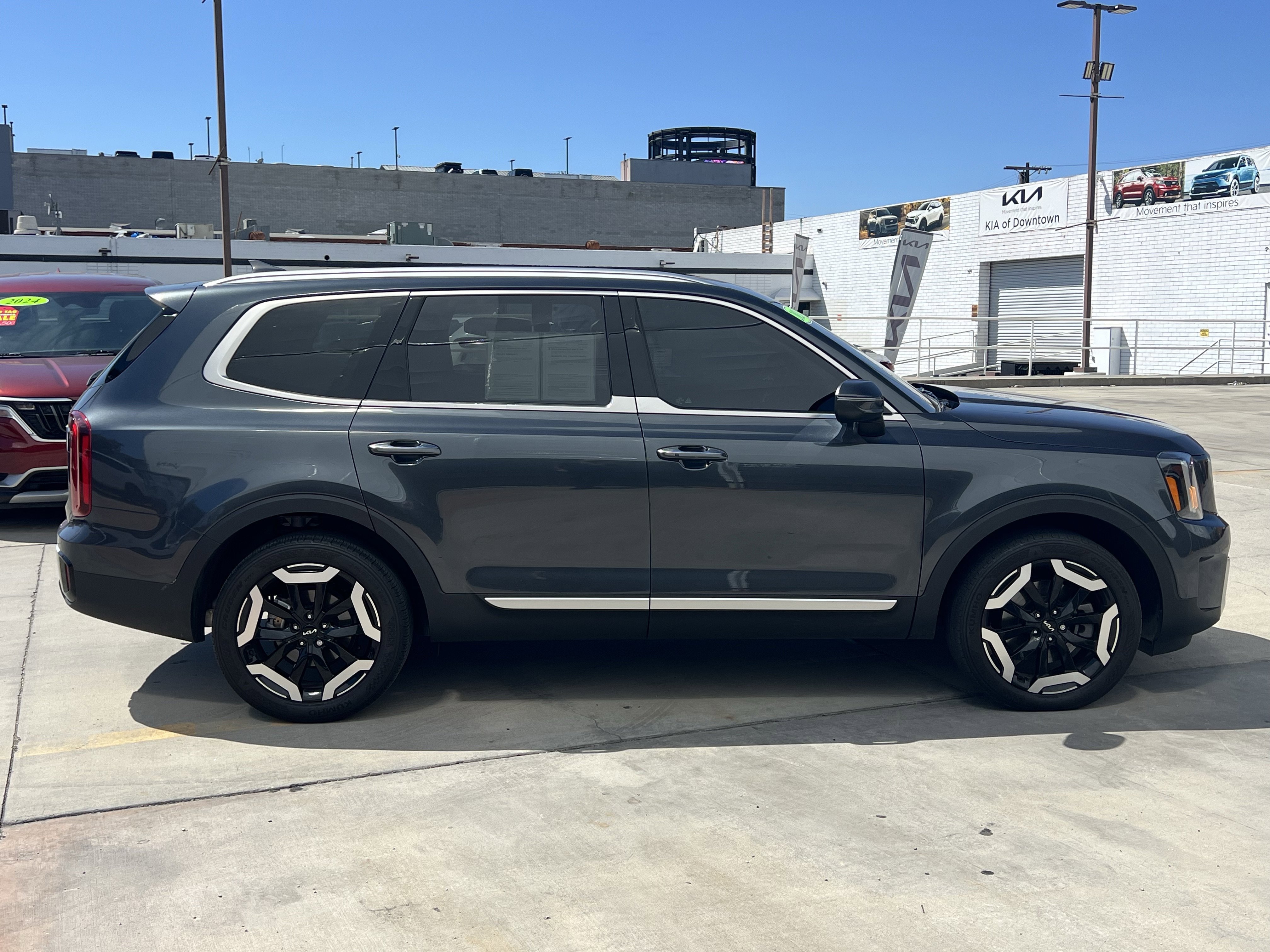 Used 2024 Kia Telluride S image 7