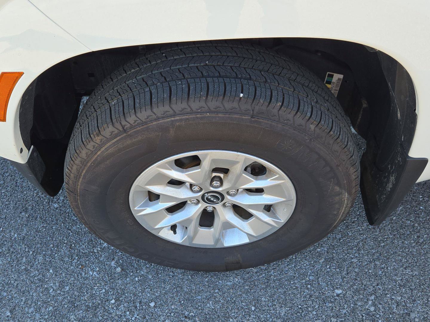 Used 2024 Nissan Frontier SV AWD/4WD image 12
