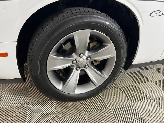 Used 2015 Dodge Challenger SXT image 24