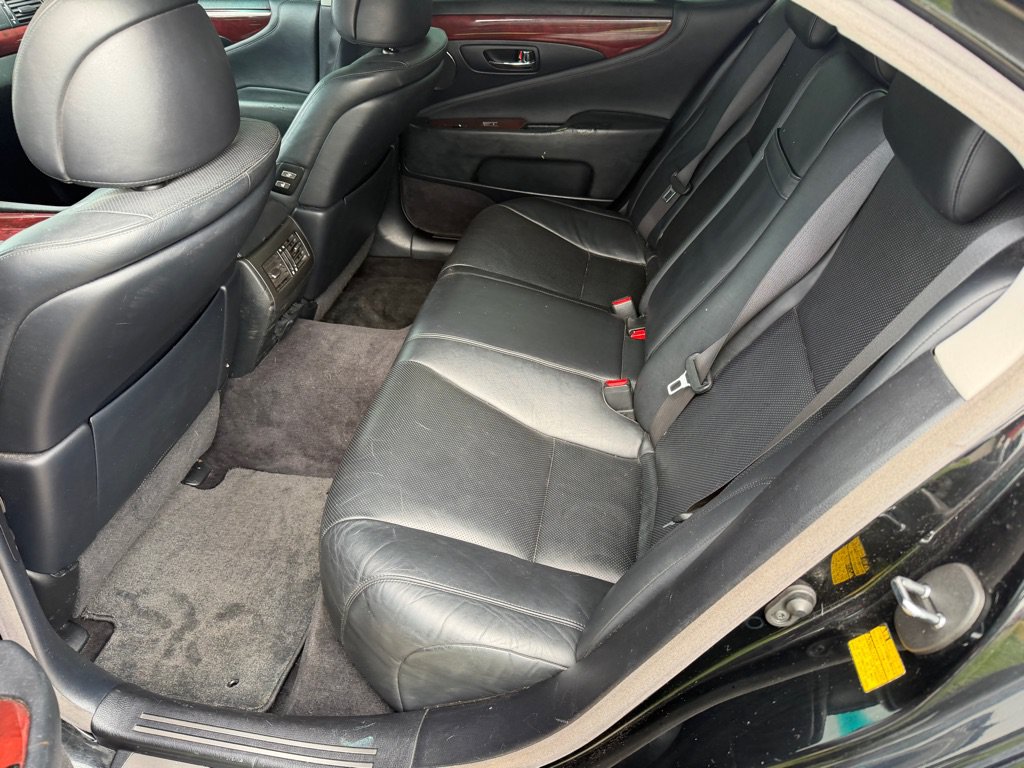 Used 2007 Lexus LS 460 w/ Comfort Pkg RWD image 12