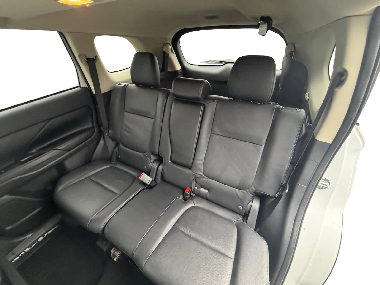 Used 2018 Mitsubishi Outlander SEL image 16