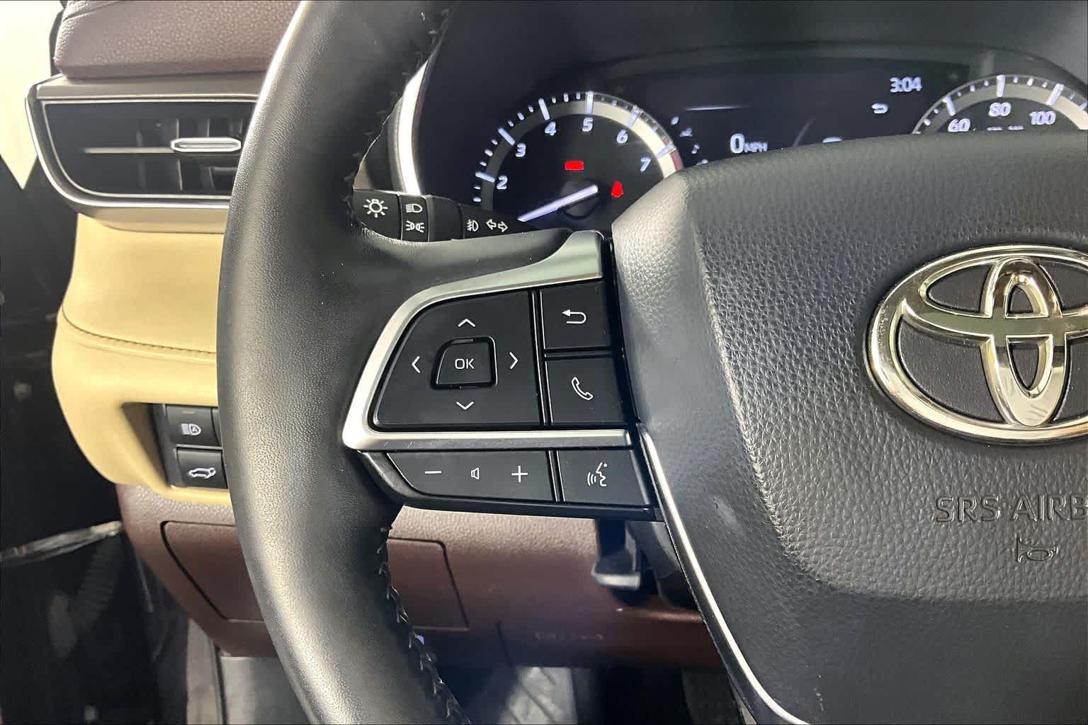 Used 2020 Toyota Highlander Limited FWD image 23