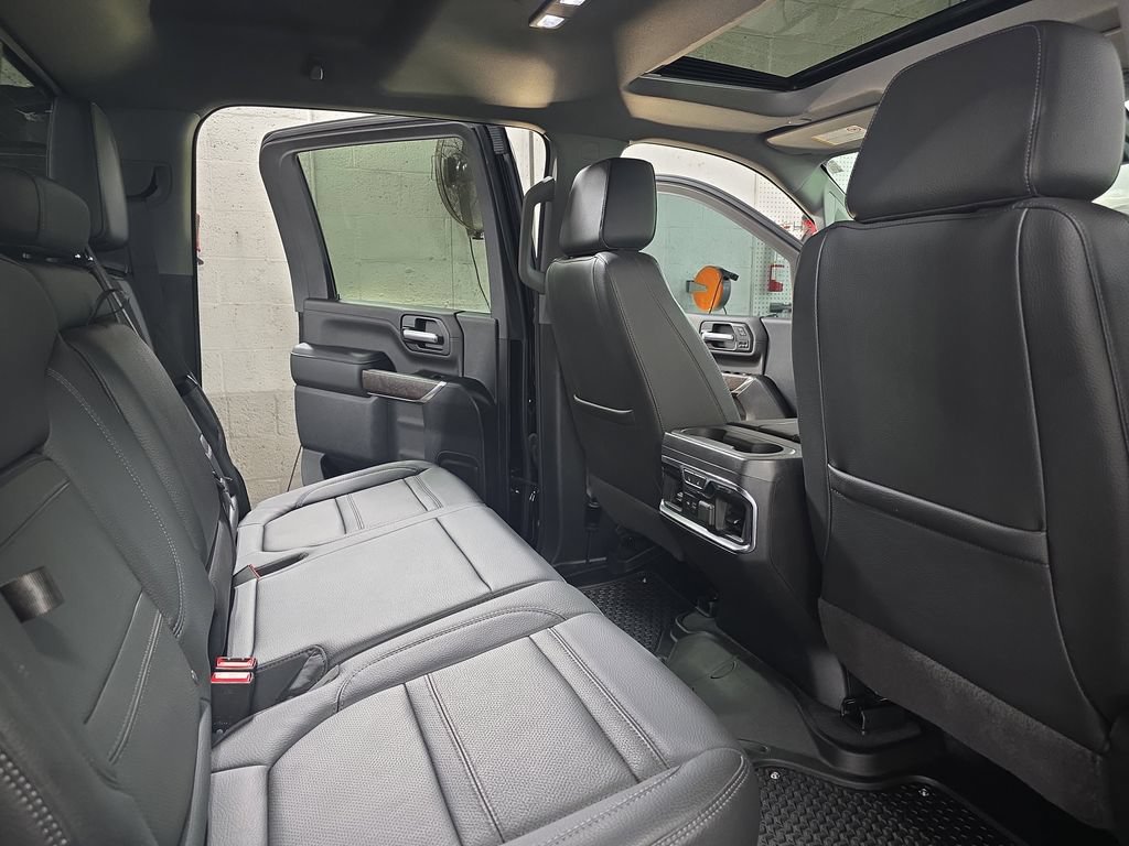 Used 2023 GMC Sierra 2500 Denali w/ Denali Black Diamond Edition AWD/4WD image 11
