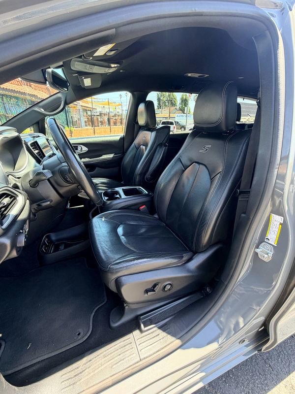 Used 2020 Chrysler Pacifica Touring-L Plus w/ S Appearance Package FWD image 29