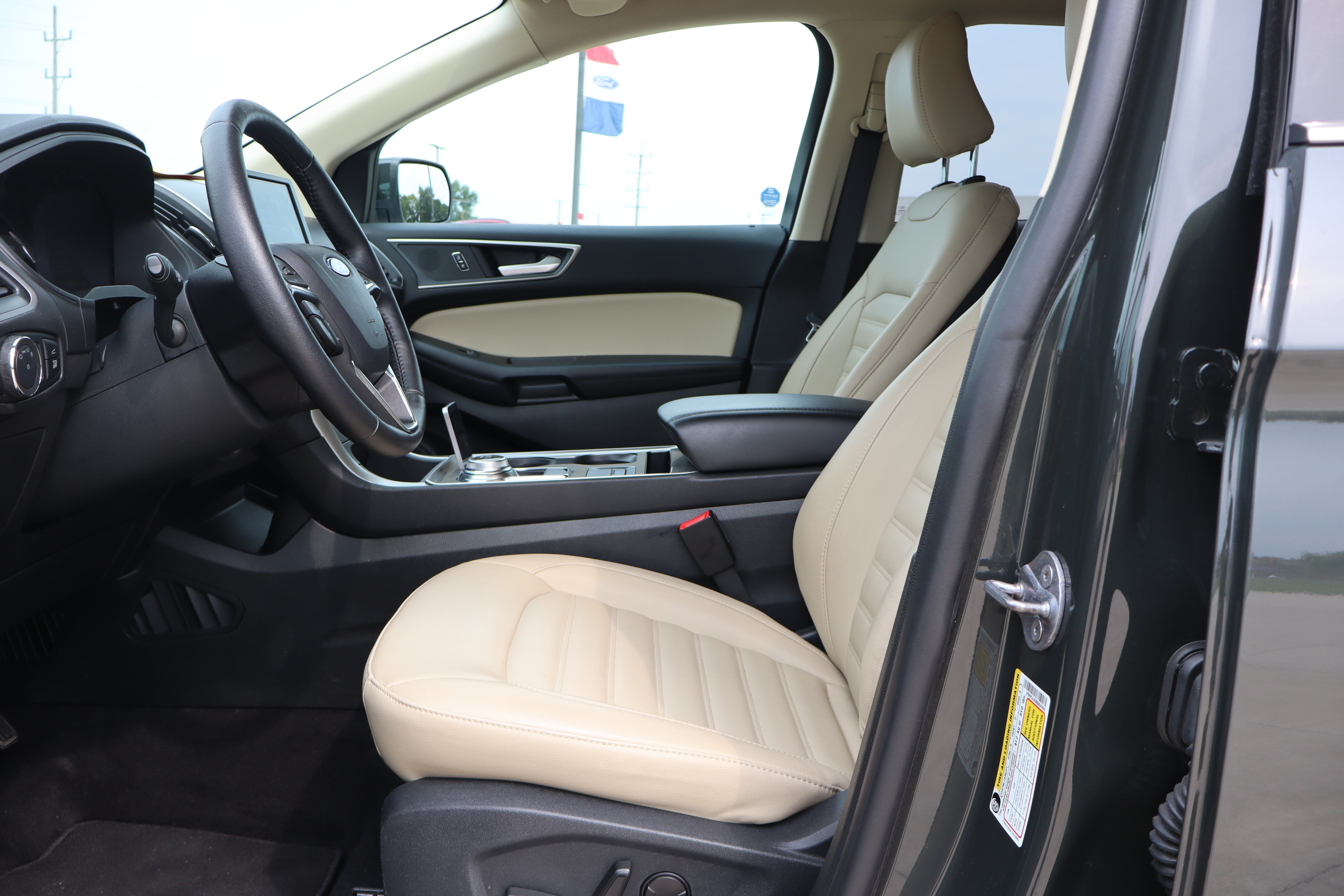 Used 2024 Ford Edge SEL w/ Convenience Package AWD/4WD image 9