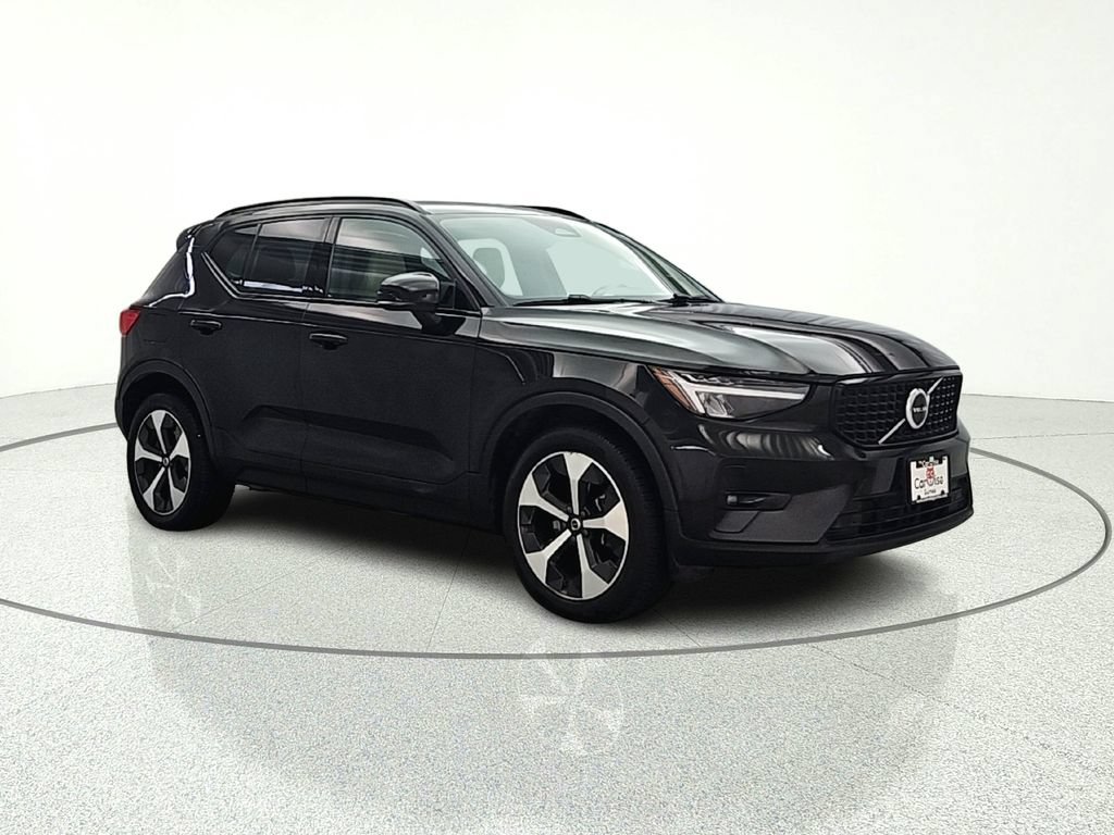 Used 2023 Volvo XC40 B5 Plus AWD/4WD image 9