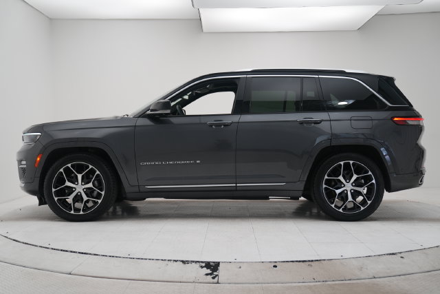 Used 2023 Jeep Grand Cherokee Summit AWD/4WD image 7