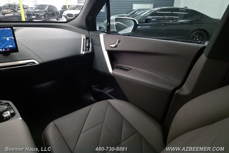 Used 2024 BMW iX xDrive50 w/ Sport Package AWD/4WD image 31