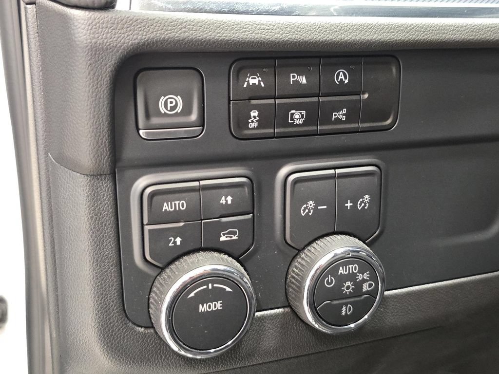 Used 2025 Chevrolet Tahoe RST w/ Comfort Package AWD/4WD image 28