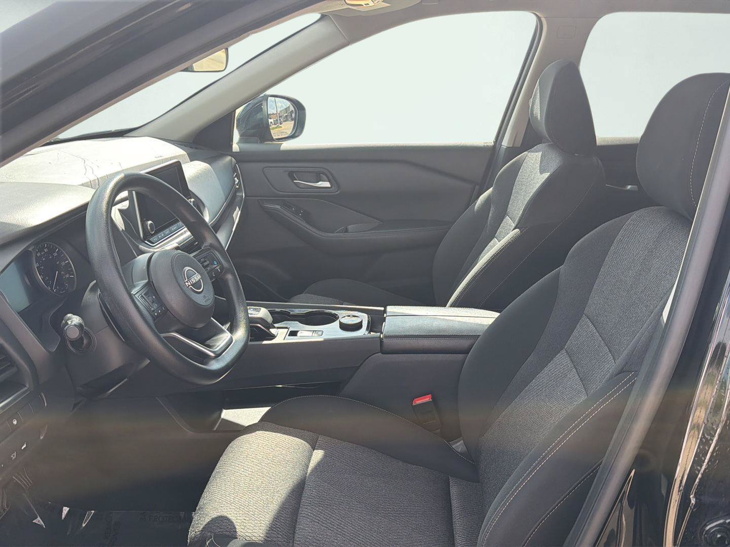 Used 2024 Nissan Rogue SV AWD/4WD image 2