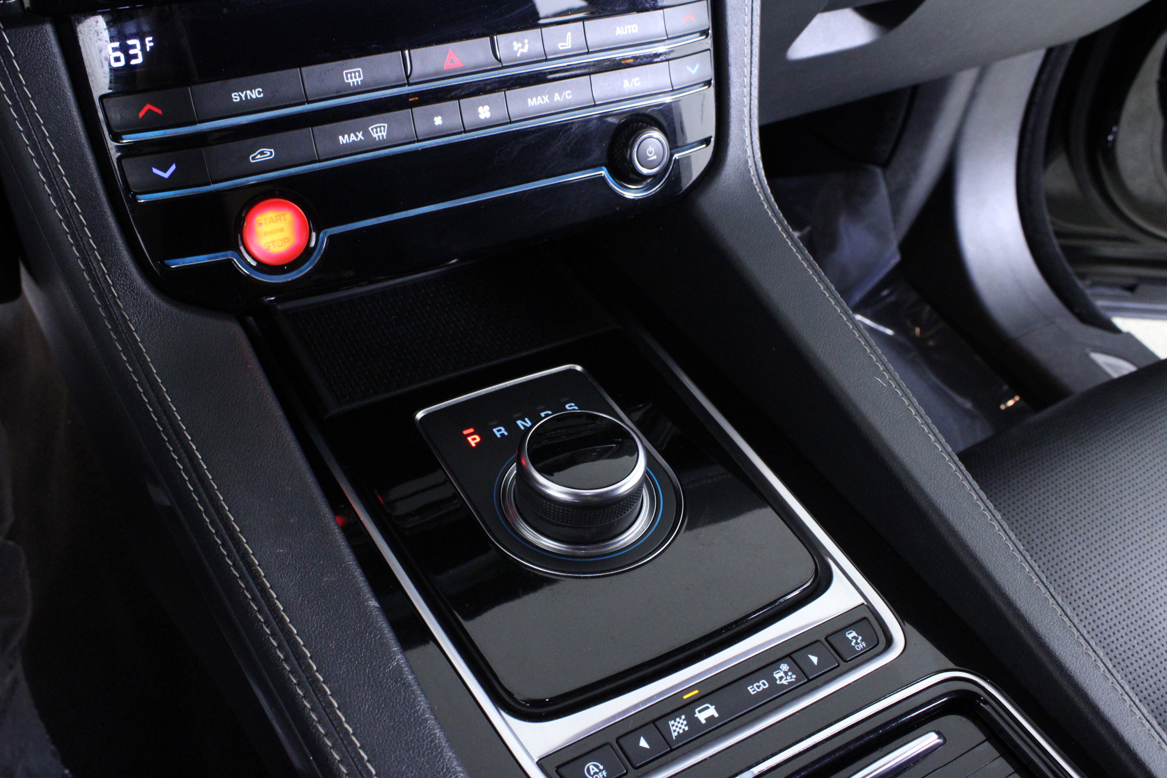 Used 2018 Jaguar F-PACE S image 28