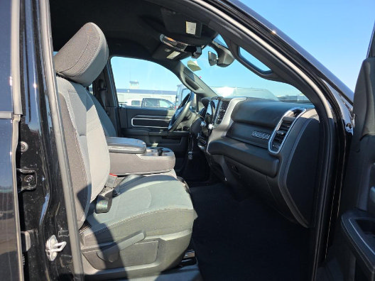 Used 2024 RAM 2500 Big Horn w/ Level 2 Equipment Group AWD/4WD image 2