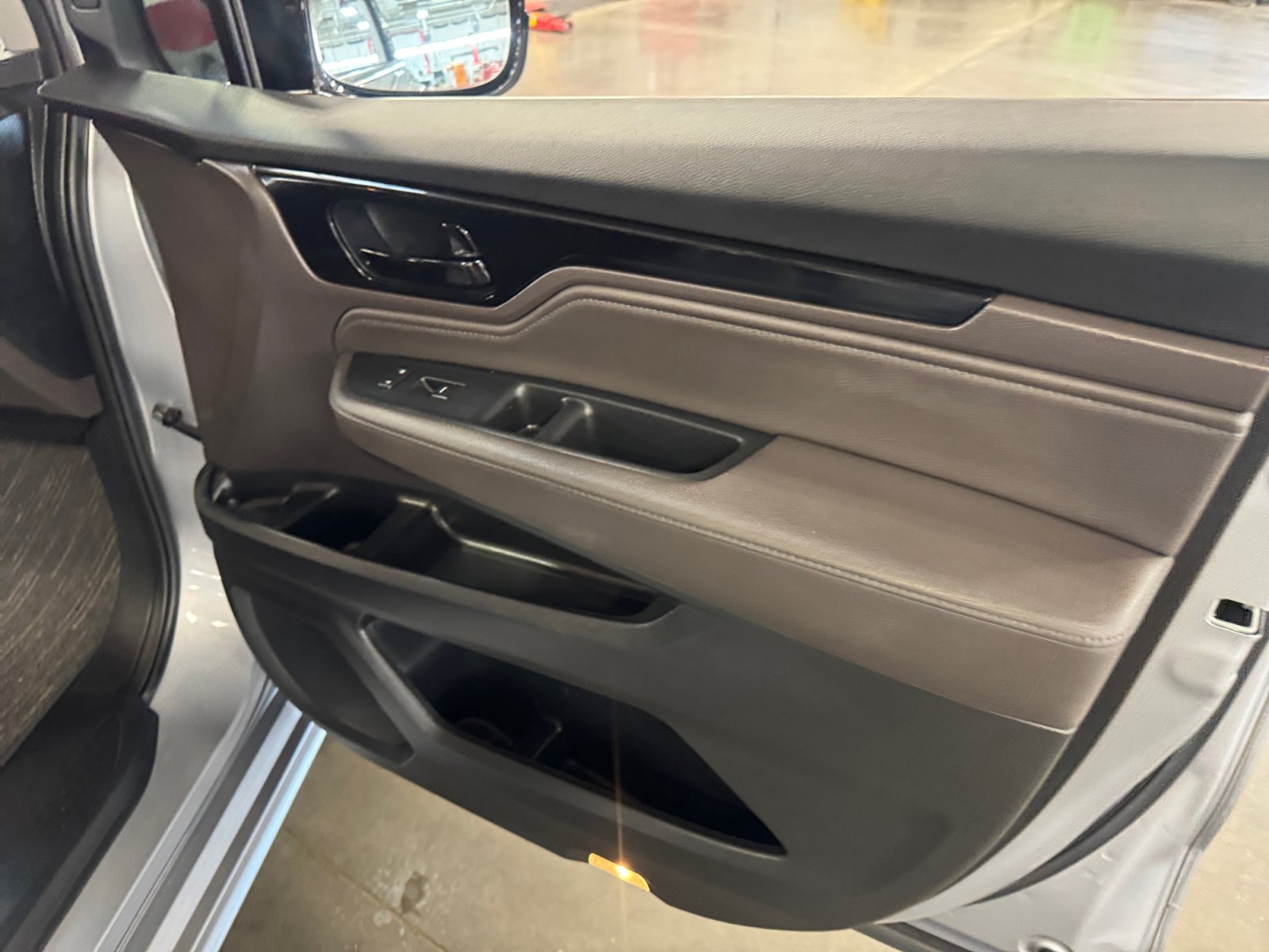Used 2023 Honda Odyssey Elite image 16