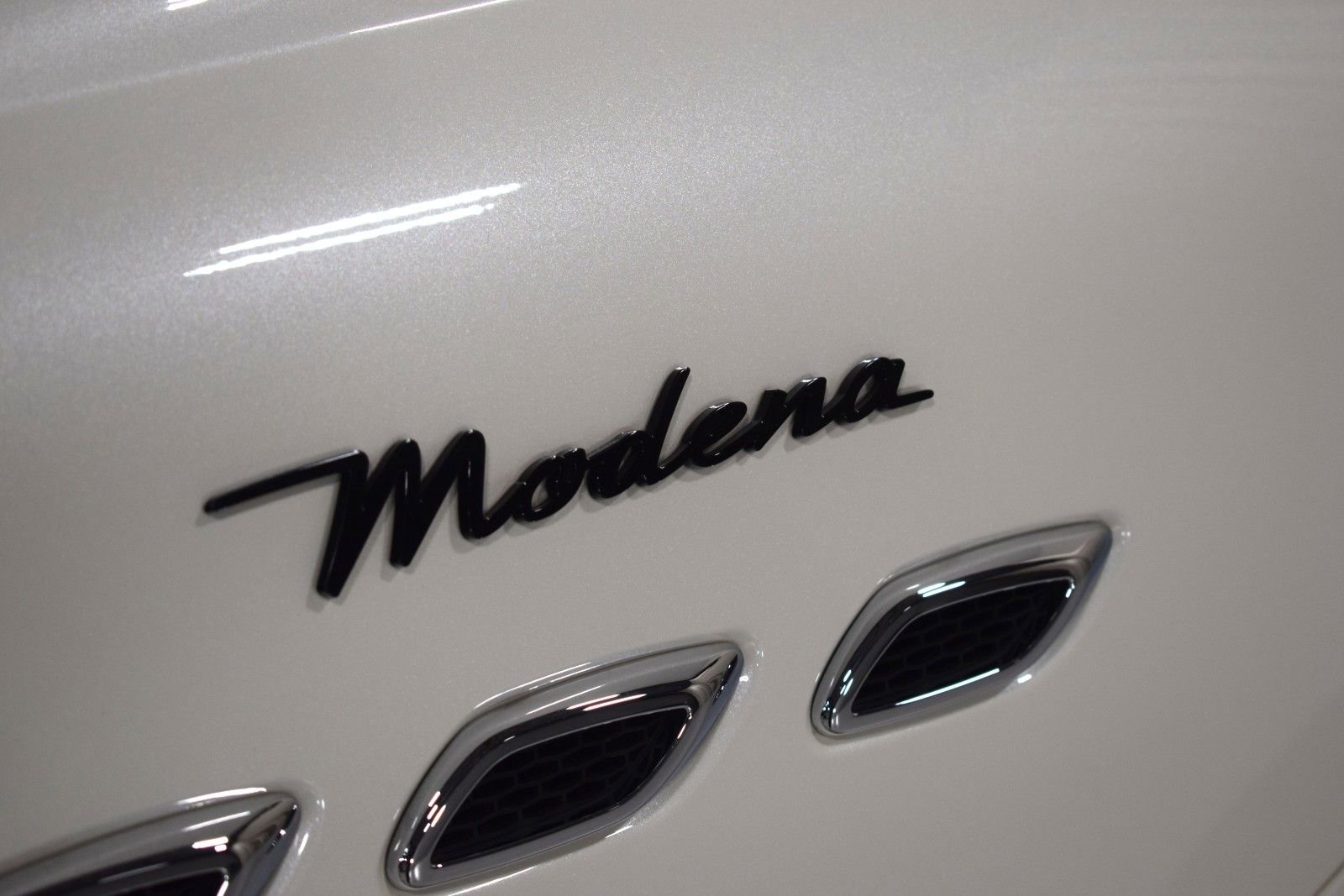 Used 2022 Maserati Levante Modena image 13