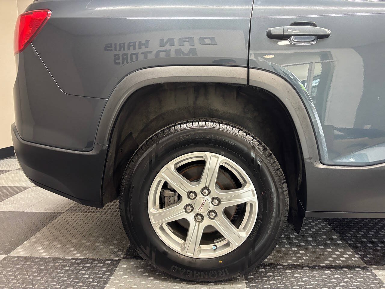 Used 2019 GMC Acadia SLE w/ LPO, Floor Liner Package FWD image 7