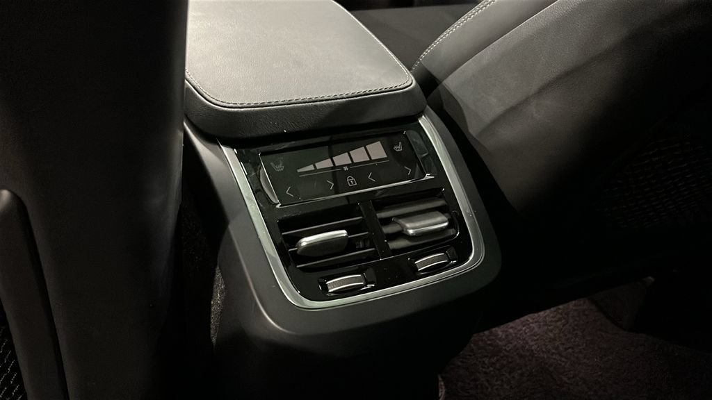 Certified 2023 Volvo XC90 B6 Ultimate w/ Protection Package Premier AWD/4WD image 26