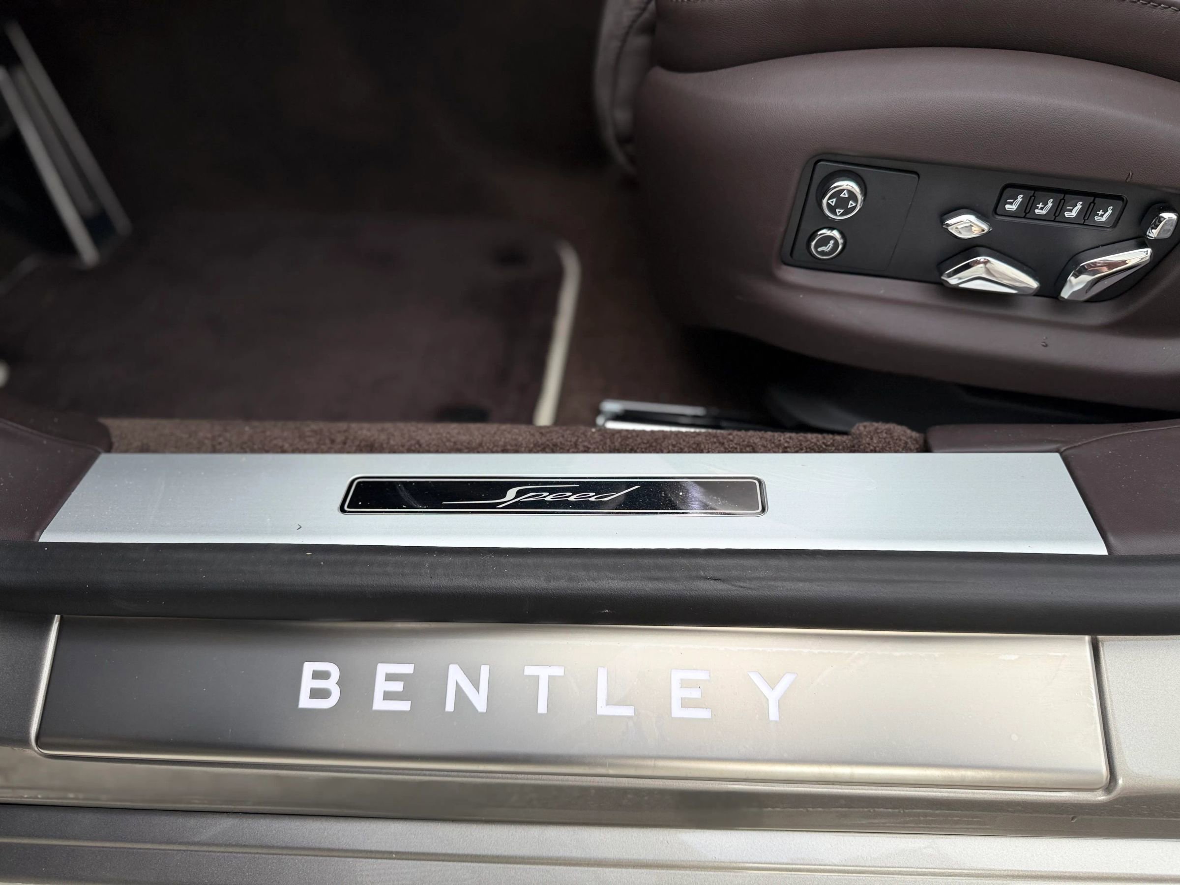 Used 2024 Bentley Flying Spur W12 image 17