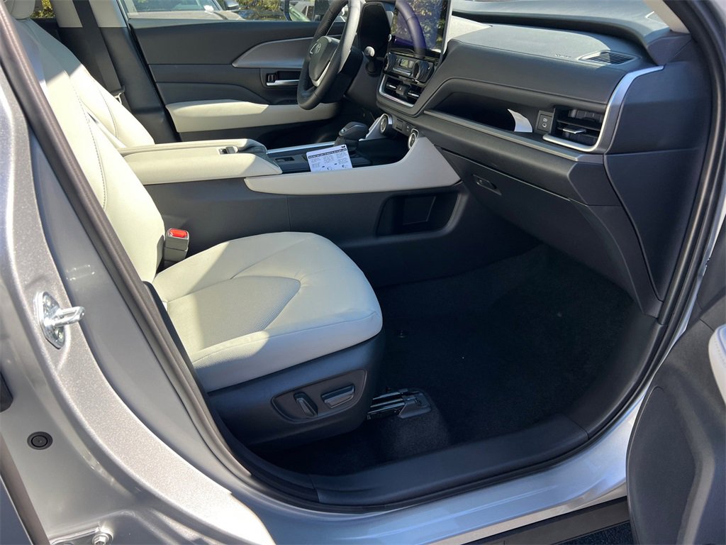 New 2026 Toyota Grand Highlander XLE image 13