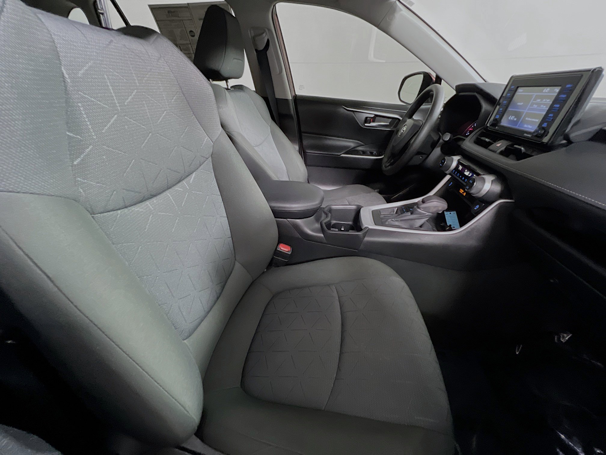 Used 2022 Toyota RAV4 XLE image 31