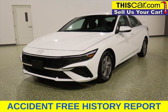 Used 2024 Hyundai Elantra SE FWD image 4