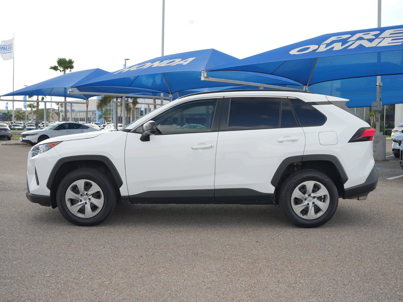 Used 2021 Toyota RAV4 LE image 10