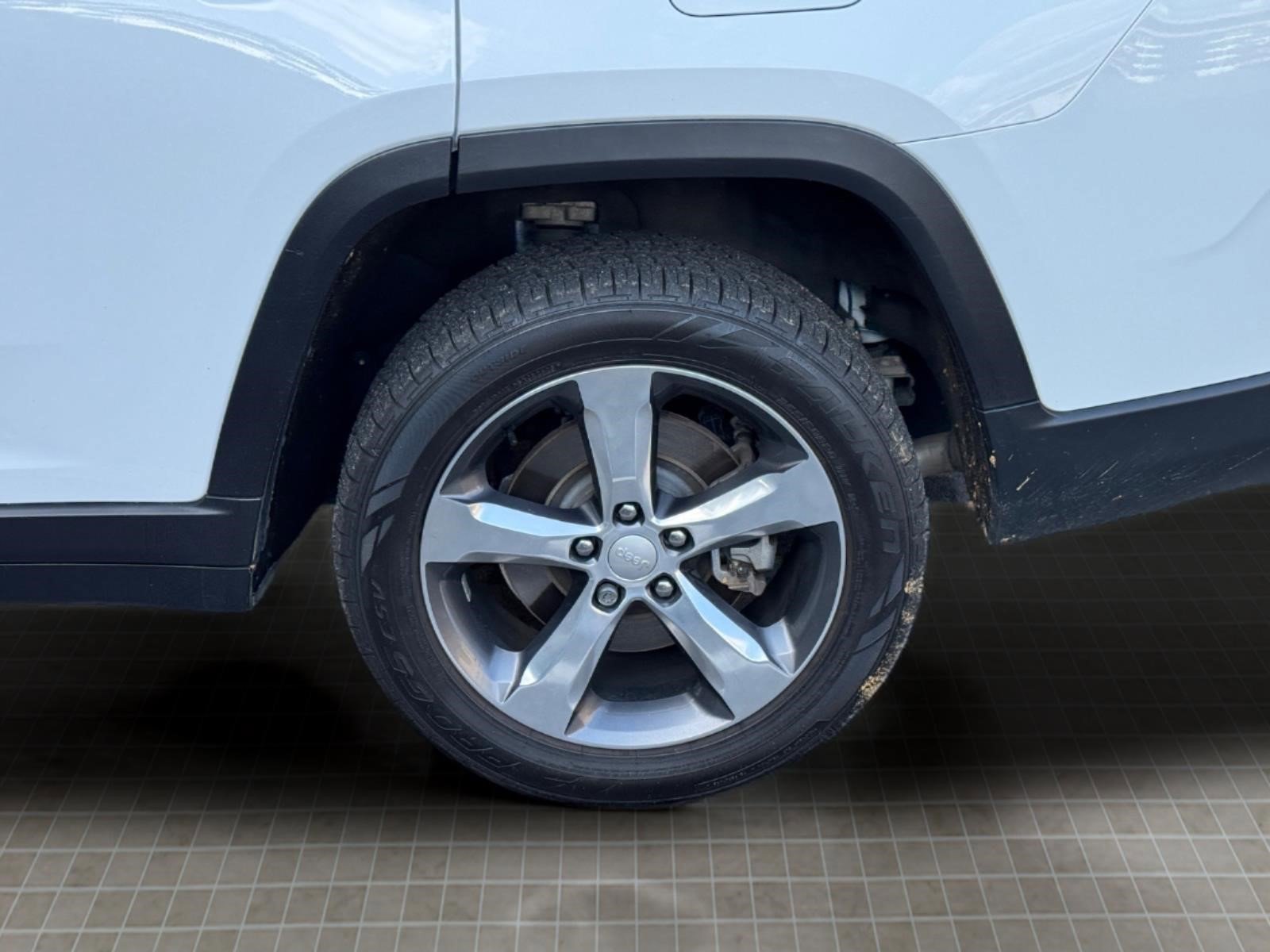 Used 2021 Jeep Grand Cherokee L Limited AWD/4WD image 9