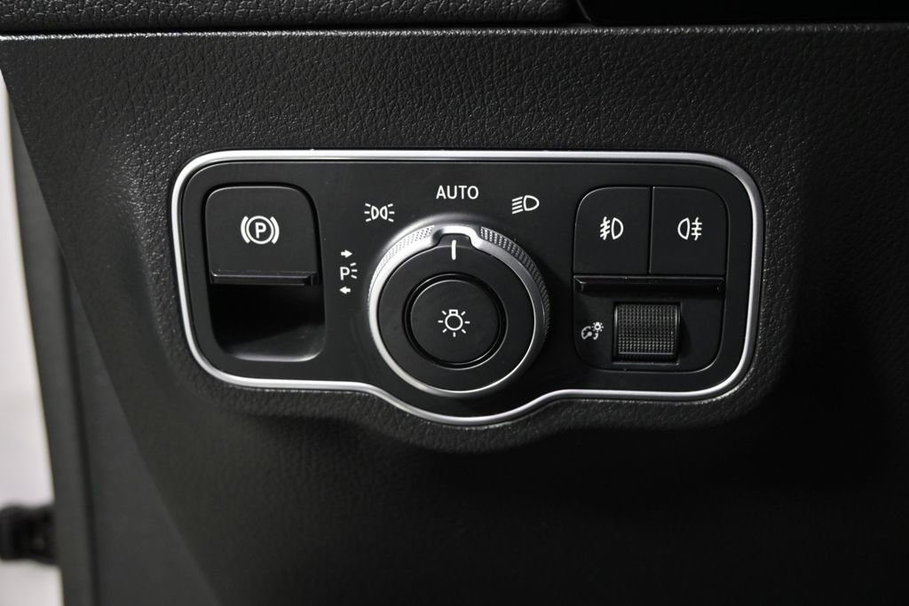 Used 2025 Mercedes-Benz GLA 250 4MATIC image 25