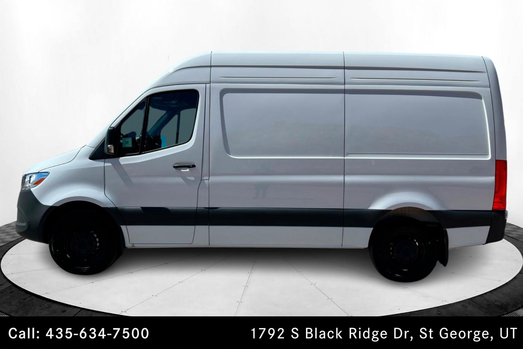 Used 2025 Mercedes-Benz Sprinter 2500 image 2