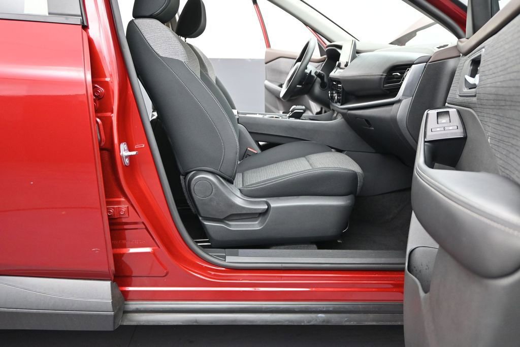 Used 2022 Nissan Rogue SV FWD image 11