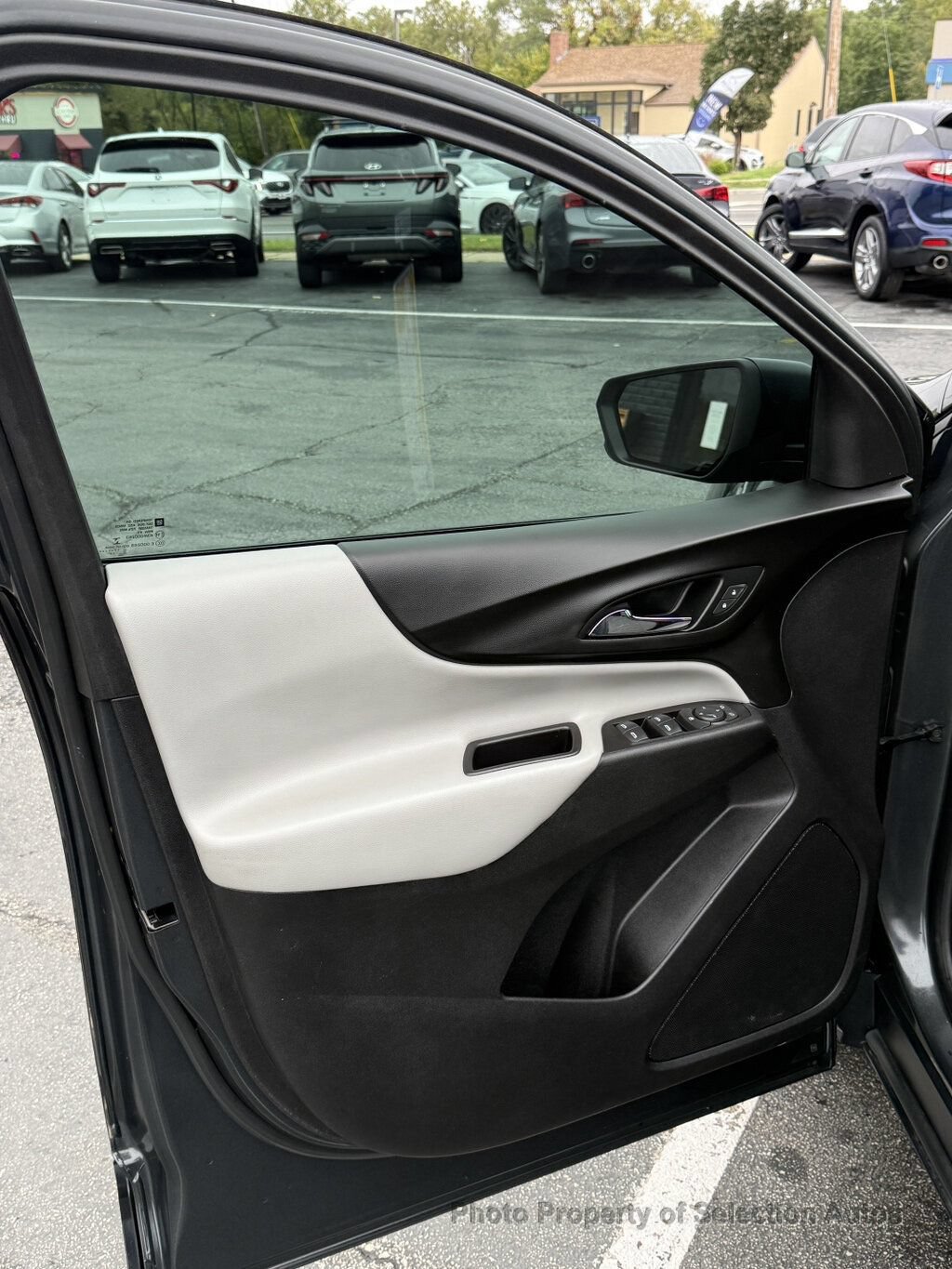 Used 2018 Chevrolet Equinox LS FWD image 12